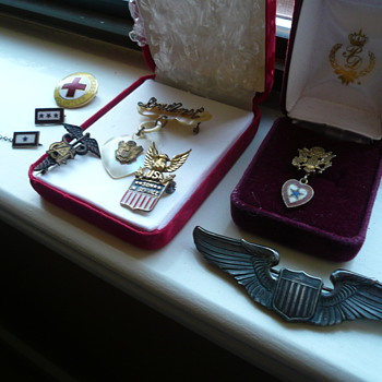  WWII Son in service/Sweetheart pins - Military and Wartime