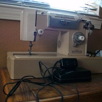 Awesome Vintage/Antique Sewing Machine