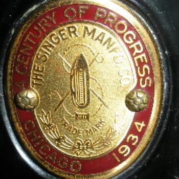 "Century of Progress" Chicago 1934 Model 66-6 - Sewing