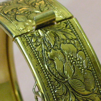 Stunningly detailed Clasp Gold Toned Bangle - Fine Jewelry