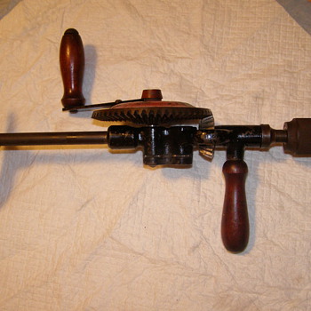 HAND DRILL-WITH 2 DIFFERANT GEARS-HIGH & LOW!VERY COOL - Tools and Hardware