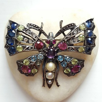 Victorian multicolor stones butterfly brooch. - Fine Jewelry