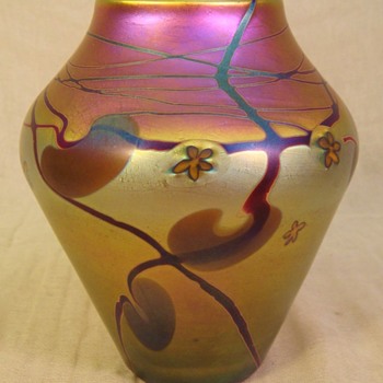 Early James Lundberg Vase (1976). - Art Glass