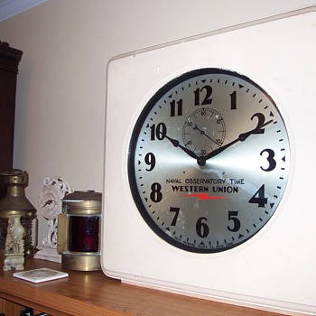 WESTERN UNION SELF WINDING CLOCK - Clocks
