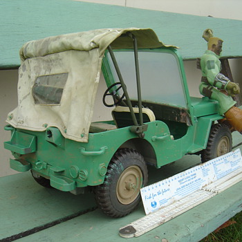 jeep with driver - Toys