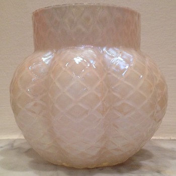 Quilted mother of pearl lobed urn with "star-cut" base - Art Glass