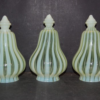 3 Vaseline glass in white stripes . - Lamps