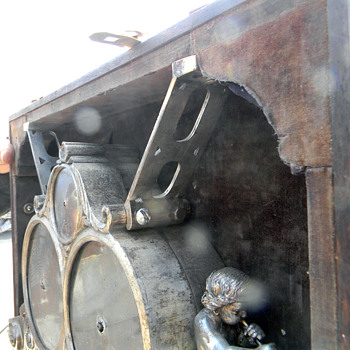 Does anybody know what this device is? I am burning with curiosity!