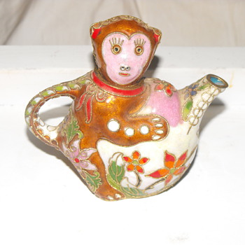 my mom gave me this before she passed can anyone help id - China and Dinnerware