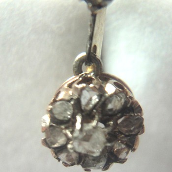 Very fine rose gold earrings with rose cut diamonds
