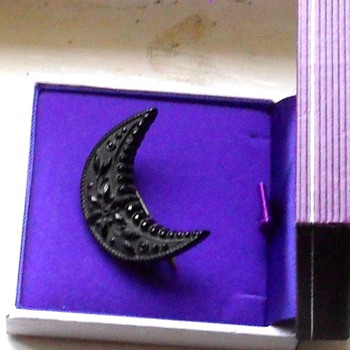 VICTORIAN WHITBY JET CRESCENT CARVED BROOCH - Fine Jewelry