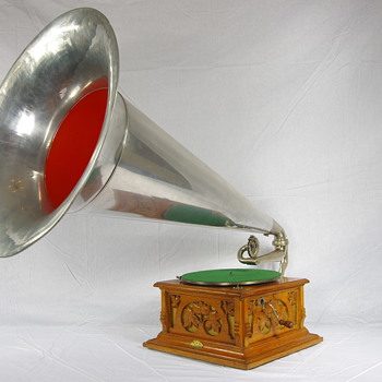 G&T Deluxe 1904 with huge Aluminium horn - Records