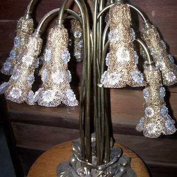 Beautiful Tiffany style lamp.  Metal filigree. - Lamps