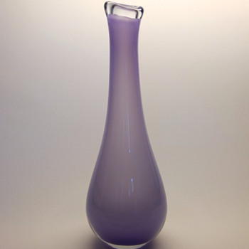 Gunnar Nylund lavender colored vase - Strombergshyttan 1950s. - Art Glass