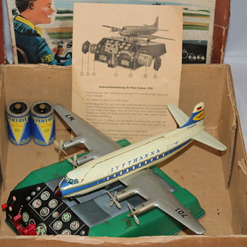 Biller Pilot Trainer 170-E Lufthansa w/Box, Manual, & Batteries - Advertising