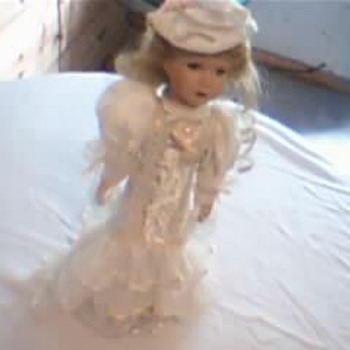 Collectible Doll Lace Wedding Dress. - Dolls