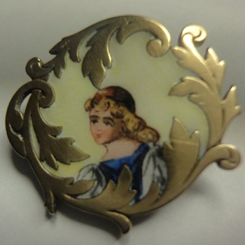 Georgian (?) enameled vermeil brooch