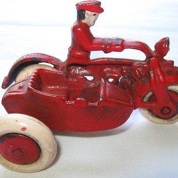 cast iron harley davidson motorcycle w/sidecar - Model Cars