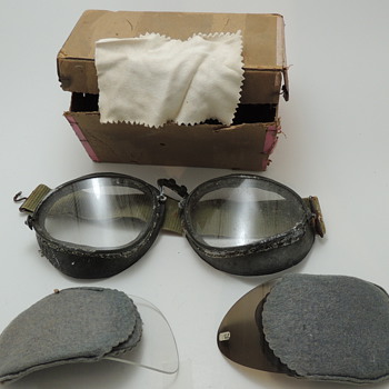 WWII German Motorcycle/Riding Goggles - 2 Sets of Replaceable Lenses - Original Box and Cleaning Cloth