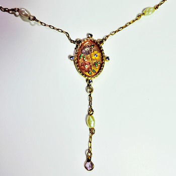 One very nice Avon necklace - Costume Jewelry
