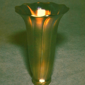 QUEZAL ART GLASS LILY SHADE - Art Glass