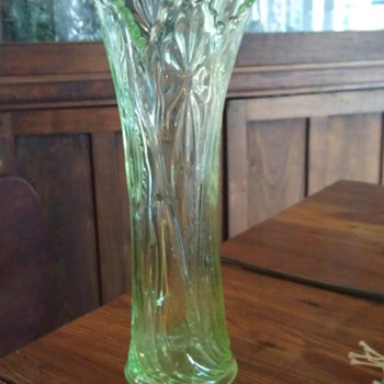 Rare Carnival Field Thistle Vase?