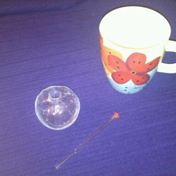 Little Glass Item with straw/stick - Glassware