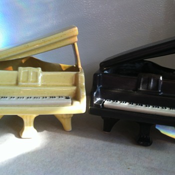 McCoy Piano - 1959 - Art Pottery