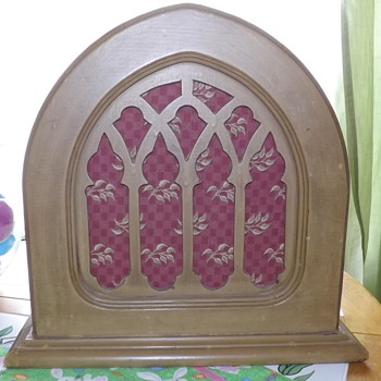Antique Cathedral Style Speaker Cabinet - Radios