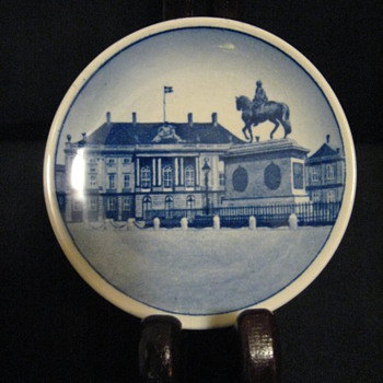 ROYAL COPENHAGEN -DENMARK- AMALIENBORG SLOT 13/2010, ROYAL COPENHAGEN DENMARK-BLOMSTERTORVET HOJBRO PLADS KOBENHAVN 47/2310 - China and Dinnerware