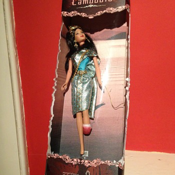 A really Unusual doll Cambodian Princess with leg missing ?? - Dolls