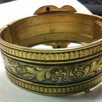 coro gold tone bracelet