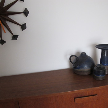 Another set up in the hallway (Rudi Stahl, George Nelson,..)