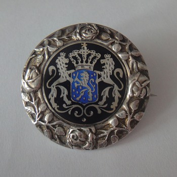 Vintage 800 sterling enameled round silver brooch pin