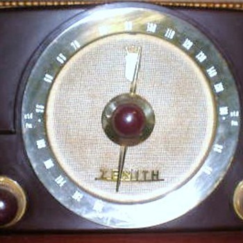 1950 Zenith Model G725 Radio - Radios