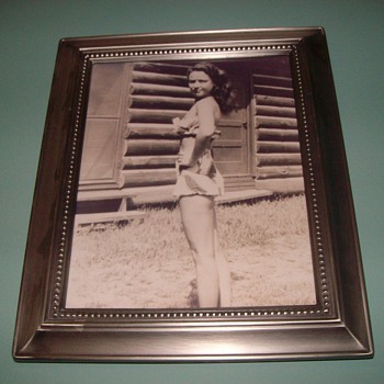 My mom age 18 in 1939 - Photographs