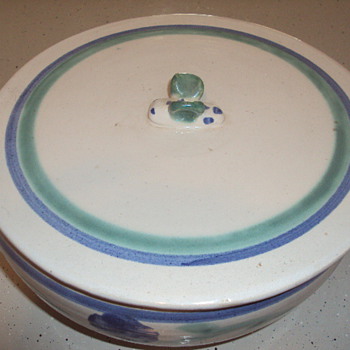 Pretty stoneware bowl with a bee on the lid.
