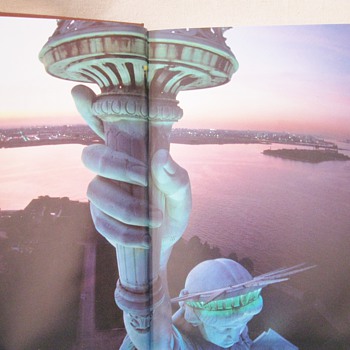 1886 – 1986 Anniversary Statue of Liberty Lapel Pin & The Statue and the American Dream Book - Books