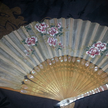 LOVELY SILK FAN WITH MOTHER OF PEARL INLAY - Accessories