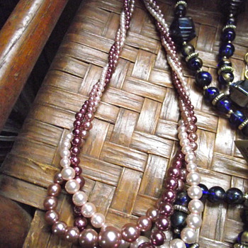 Tri-colored "pearls"by RMN (Roman Co?)