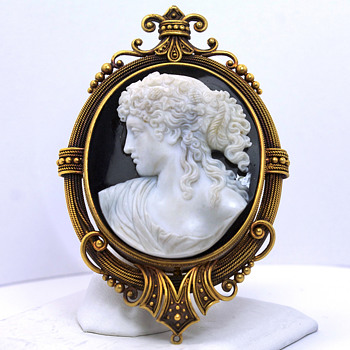Huge fine stone cameo - Victorian Era