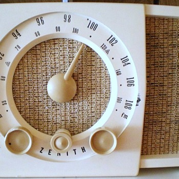 1955 Zenith Model T723 Radio