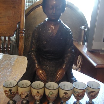 Kutani sake cups of 7 Lucky Gods and bronze Geisha - Asian