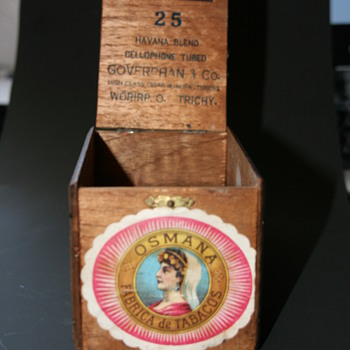 mystery vintage cigar box - Tobacciana