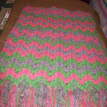 2. Afghans - Part 2 of 3 - 3 vintage Afghans - Rugs and Textiles
