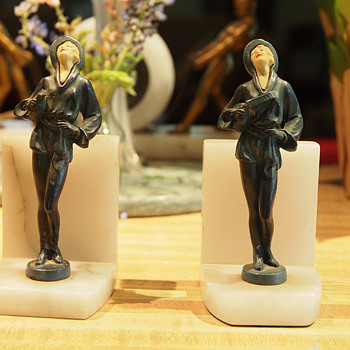 J. B. Hirsch Mandolin player Bookends Apres Ferdinand Preiss Bookends, 1920s - Art Deco