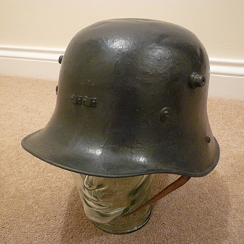 Vickers Armstrong Irish steel helmet 1927 - Military and Wartime