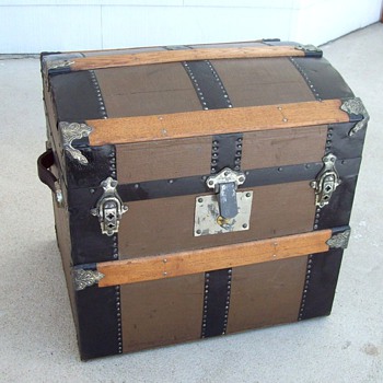 Small Round top Trunk - Furniture