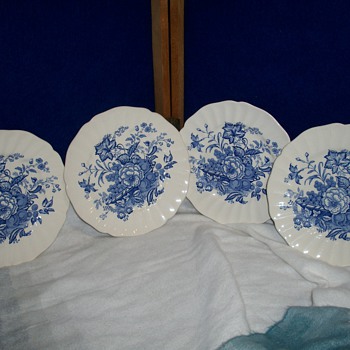 ROYAL DOULTON - VINTAGE DINNERWARE