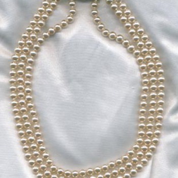 Sarah Coventry 'Pearl Wardrobe' demi parure and glass pearl necklace 